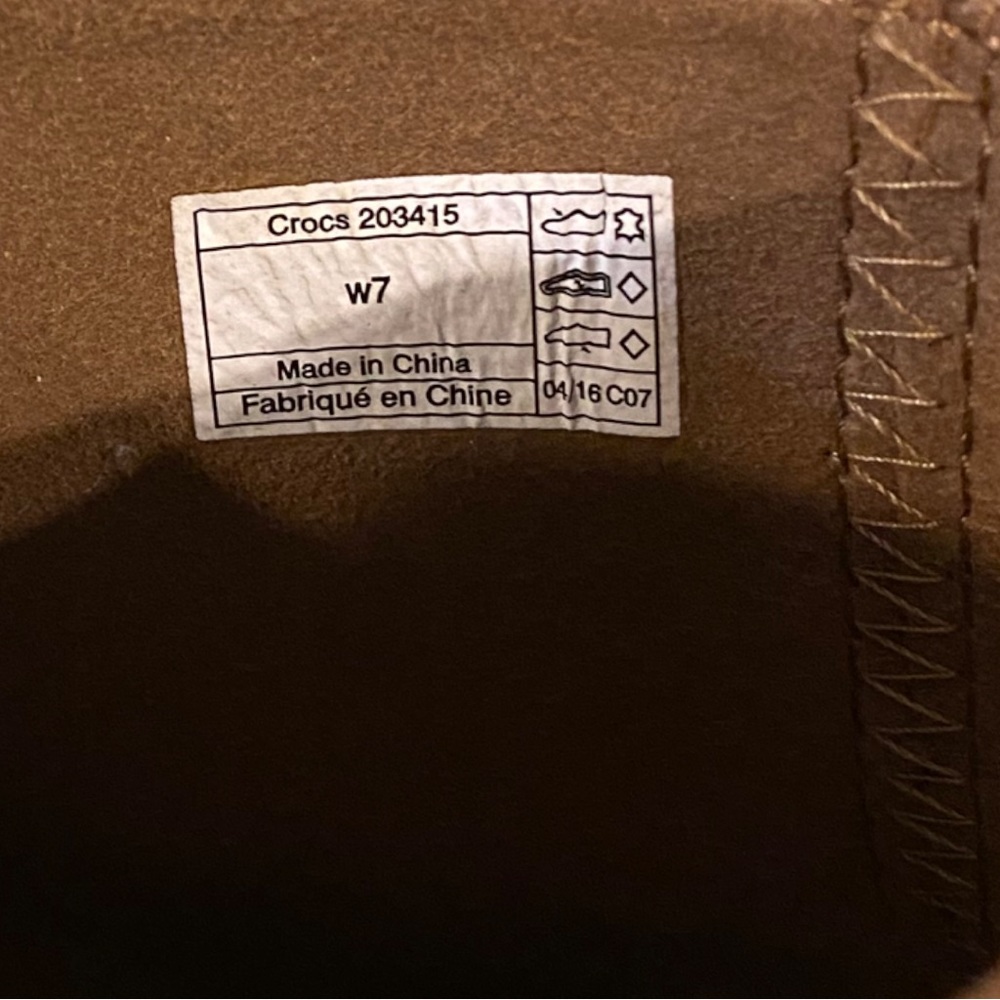 Crocs Sarah clogs size 7,  tan suede - Picture 7 of 9